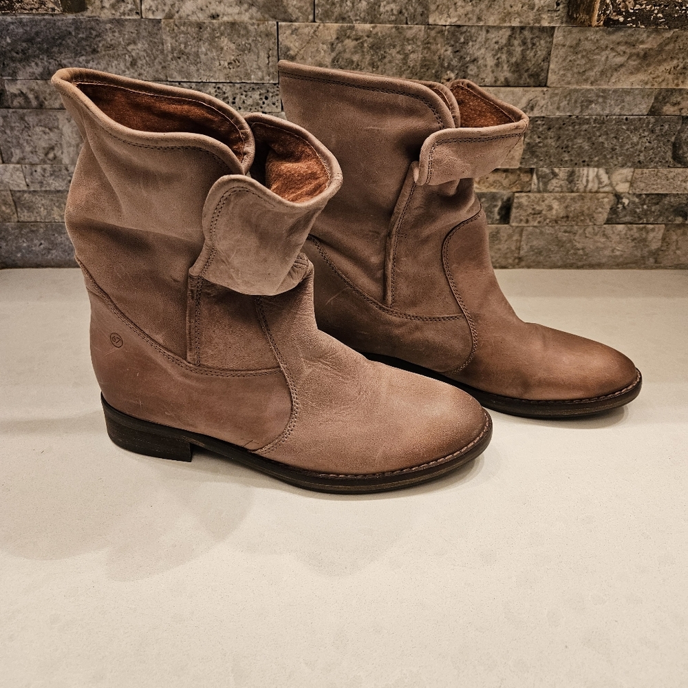 NWT SixtySeven (67) GORGEOUS natural buff leather boots size 38 or 7.5m